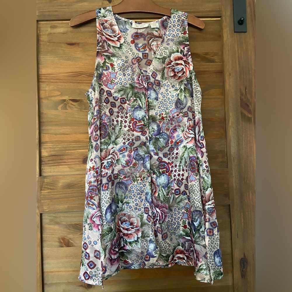 Vintage gold label Victoria’s Secret lounge